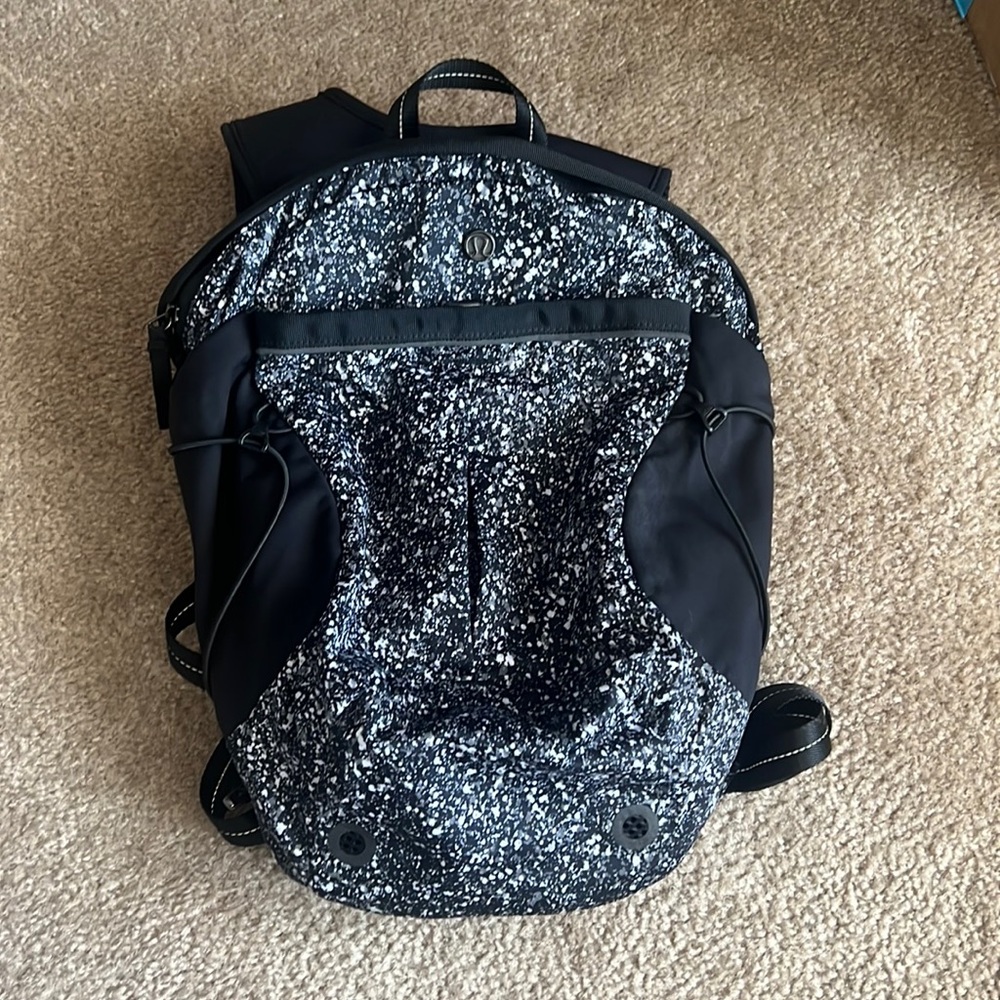 Lululemon hiking pack
